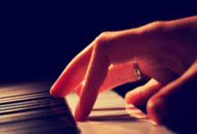 0射门！切尔西半场0-0哥本哈根数据：射门0-4，控球率53%-47%.